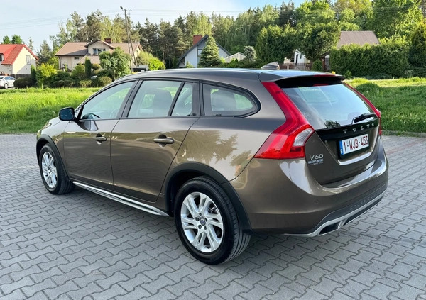 Volvo V60 Cross Country cena 55900 przebieg: 225000, rok produkcji 2015 z Puławy małe 742